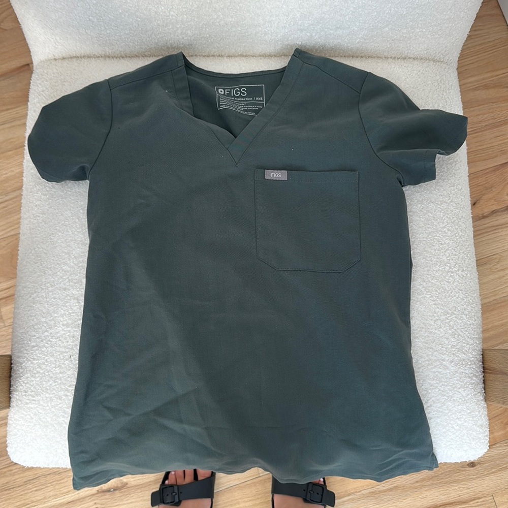 Scrub top